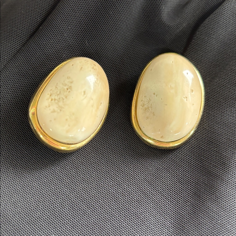 Large Vintage GIVENCHY Cream Simulated Stone (Resin) Clip Earrings - Picture 2 of 9